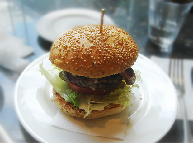 DSC00520 デリカテッセンのスペシャルバーガー